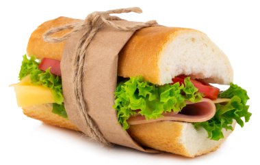 Jambon, peynir, domates ve beyaz arka plan üzerinde izole marul ile taze baget sandviç.