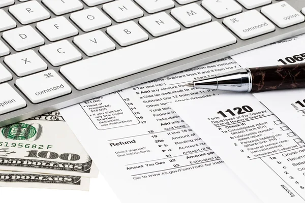 Formularze Podatkowe Pieniędzy Pióra Koncepcja Podatku Dzień — Zdjęcie stockowe