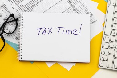 Vergi zamanı - Vergi beyannamesi, vergi beyannamesi, işyerindeki vergi formu.