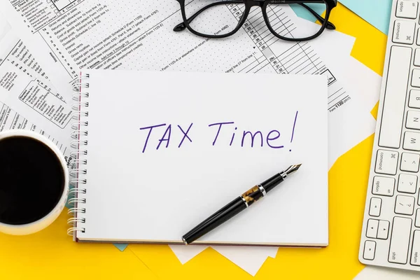 Φορολογική Ώρα Γνωστοποίηση Της Ανάγκης Υποβολής Φορολογικών Δηλώσεων Φορολογικών Εντύπων — Φωτογραφία Αρχείου