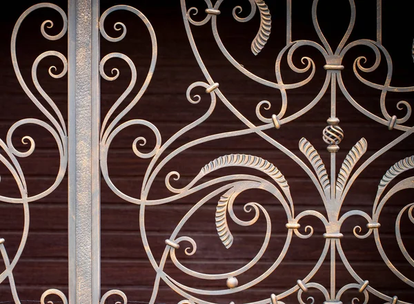 Sahte metal ürünlerinin parçası. yakın plan.