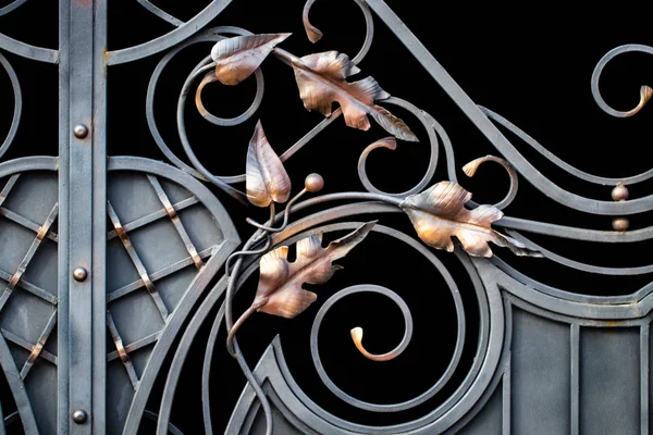 Sahte metal ürünlerinin parçası. yakın plan.