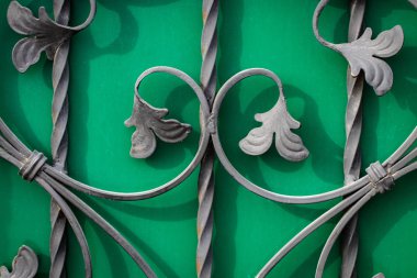 Sahte metal ürünlerinin parçası. yakın plan.