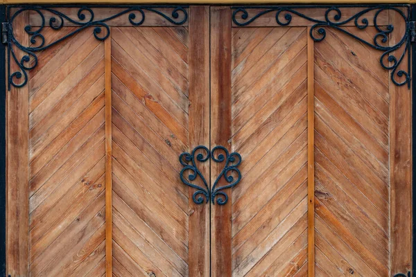 Puerta Madera Con Elementos Hierro Forjado Cerca — Foto de Stock