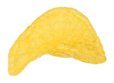 Beyaz bir arka plan üzerinde izole bir patates cipsi