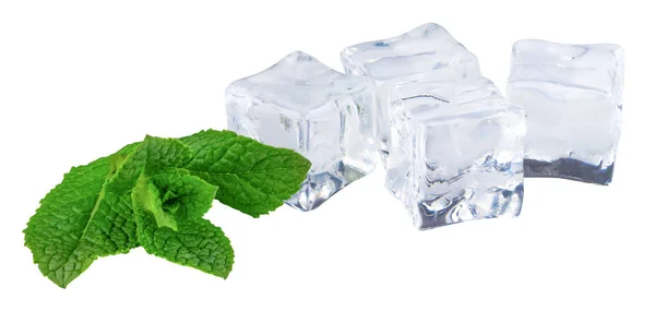 Cubo de gelo com folhas de hortelã isoladas em fundo branco — Fotografia de Stock