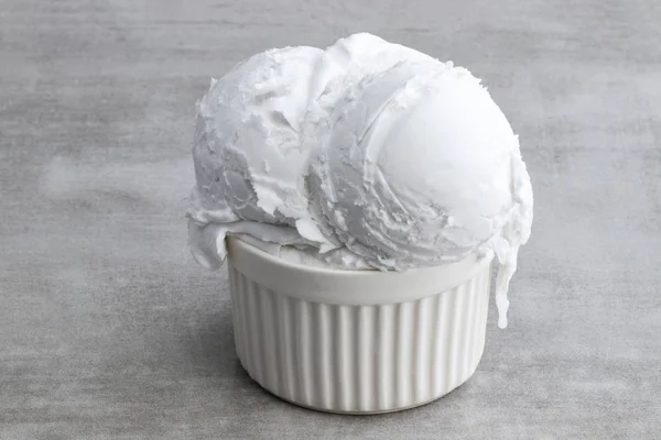 Kopya alanı ile vanilyalı dondurma kepçe plaka — Stok fotoğraf