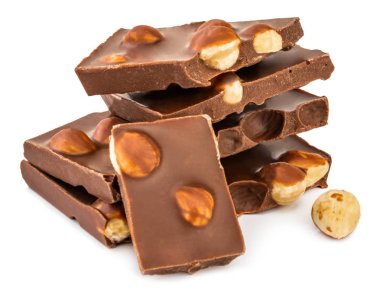 Beyaz arka planda fındıklı çikolata