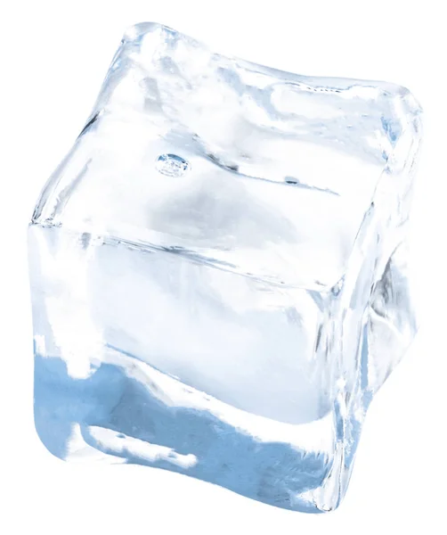 Cubos de gelo isolados sobre fundo branco. Estopas de corte — Fotografia de Stock