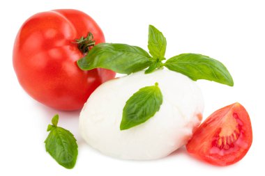 Mozzarella, domates ve clippin ile beyaz arka plan üzerinde fesleğen