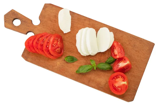 Mozzarella, pomodori e basilico sul tagliere. Isolato su wh — Foto Stock