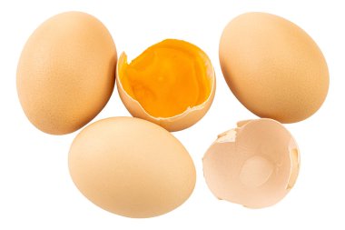 Beyaz arka planda izole edilmiş yumurtalar. Kırpma yolu ile