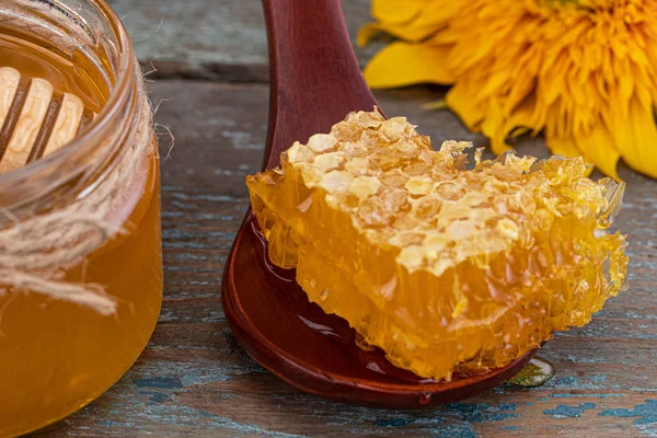 Honey background. Fresh honey in the pot with honeycombs — Stock Photo, Image