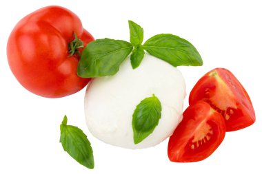 Mozzarella, domates ve clippin ile beyaz arka plan üzerinde fesleğen