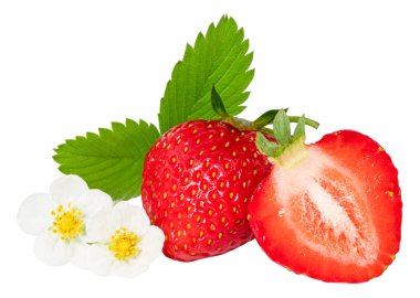 Beyaz arka planda yaprakları olan çilekler..