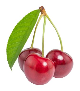 Beyaz arka planda yaprak ile izole kiraz. kırpma yolu ile.
