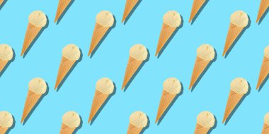 Pastel mavi arka planda dondurma deseni var. Üst manzara, düz yatış. Kusursuz..