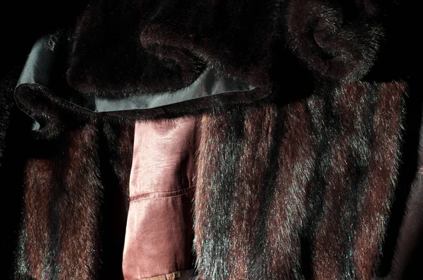 Крупным Плащом Норковые Пальто Показывающие Мех Подкладку — стоковое фото