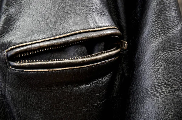 Detail Old Cowhide Leather Motorcycle Jacket Focusing Unzipped Chest Pocket — Stock Photo, Image