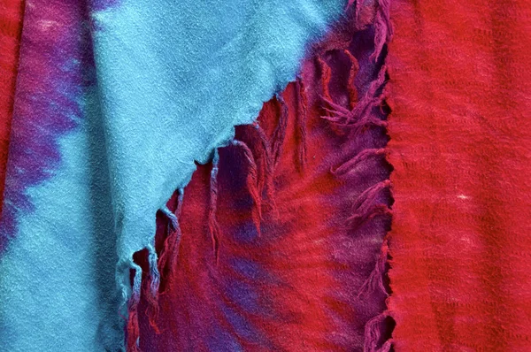 Bliska Wielo Kolorowe Krawat Barwiona Tkanina Tło Wyświetlono Frędzle Kolorach — Zdjęcie stockowe