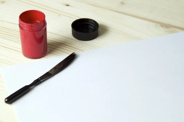 Blick Auf Ein Blatt Papier Mit Nadelstreifenschwertpinsel Eines Künstlers Und — Stockfoto