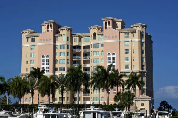 Schloss wie Apartmenthaus in Süd-Florida — Stockfoto