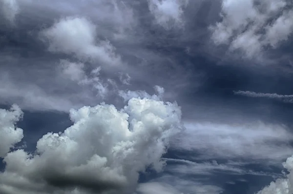 Nubi temporalesche drammatiche — Foto Stock