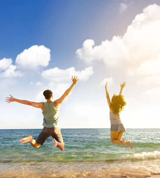 Happy Young Couple Jumping Beach — Stock Photo, Image