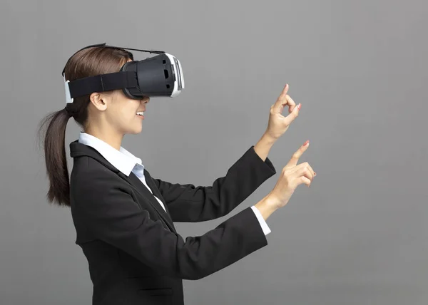 Young Business Woman Virtual Reality Goggles — Stock Photo, Image