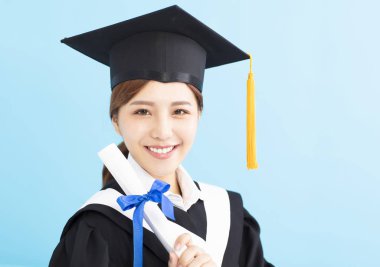 izole diploma tutan mutlu yüksek lisans öğrencisi