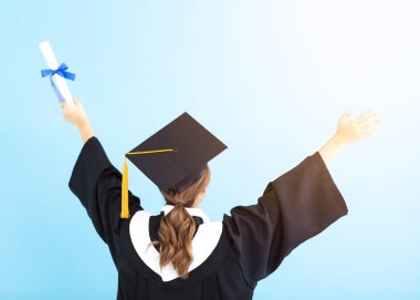 izole diploma holding arka görüş yüksek lisans öğrencisi