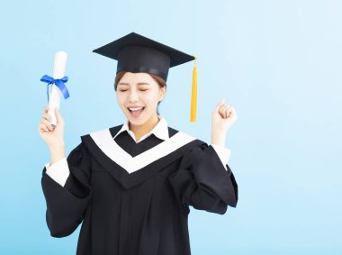 izole diploma tutan mutlu yüksek lisans öğrencisi