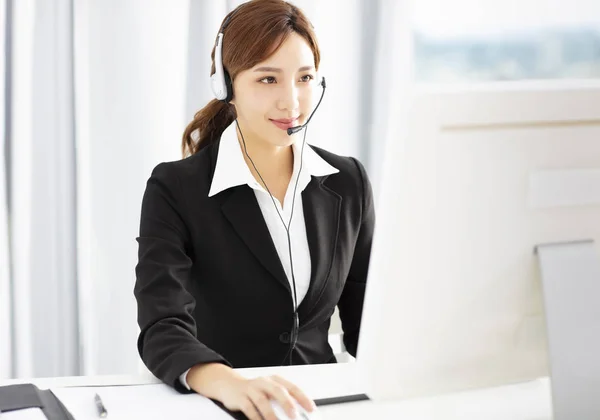 Beautiful Young Business Woman Operator Headset — Stock Photo, Image