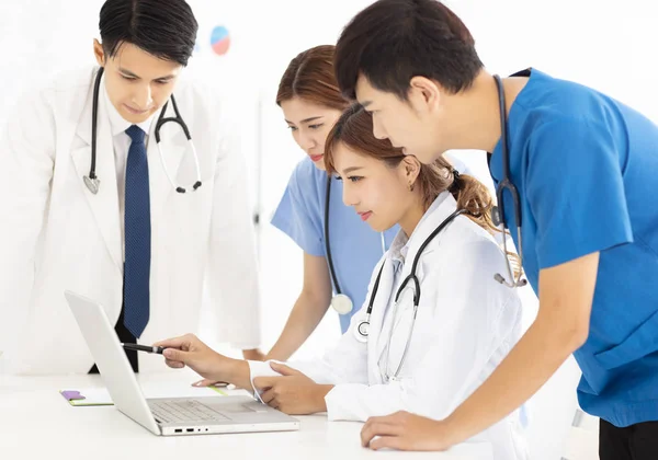 Young Medical Team Meeting Office — Stock Photo, Image