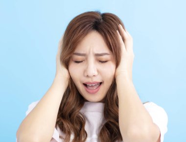 endişe ve stres altında yüzü olan kadın