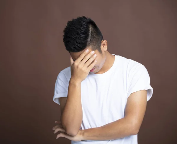 Jovem Estressado Capa Cara Mão — Fotografia de Stock