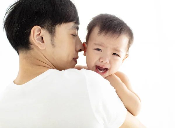 Padre Holding Pianto Bambino Ragazzo — Foto Stock