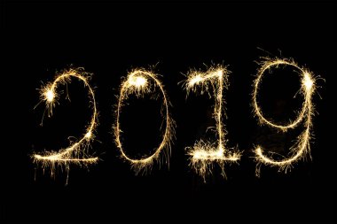 mutlu yeni yıl 2019 ışıltı gelen siyah arka plan üzerine