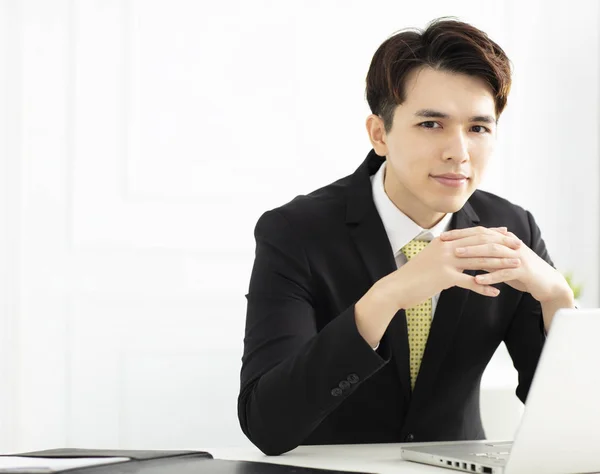 Young Businessman Working Laptop Office — Stock Photo, Image