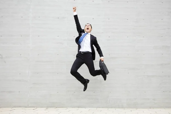 Emocionado Joven Empresario Corriendo Saltando —  Fotos de Stock