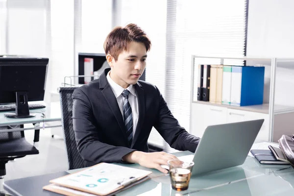 Young Businessman Working Laptop Office — Stock Photo, Image