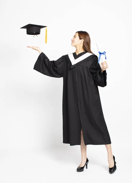 Leende asiatisk tjej examen med diplom — Stockfoto