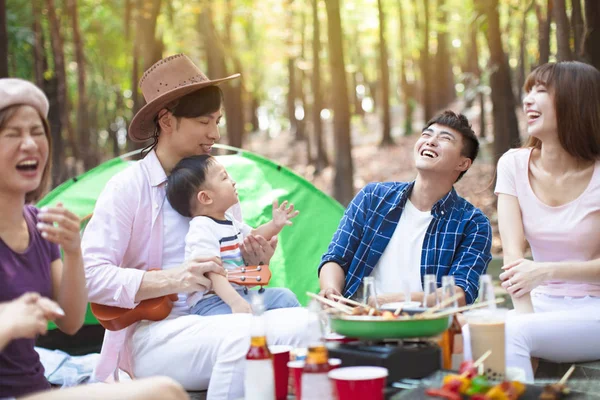 Happy young friends group enjoying picnic party and camping — Stock Photo, Image