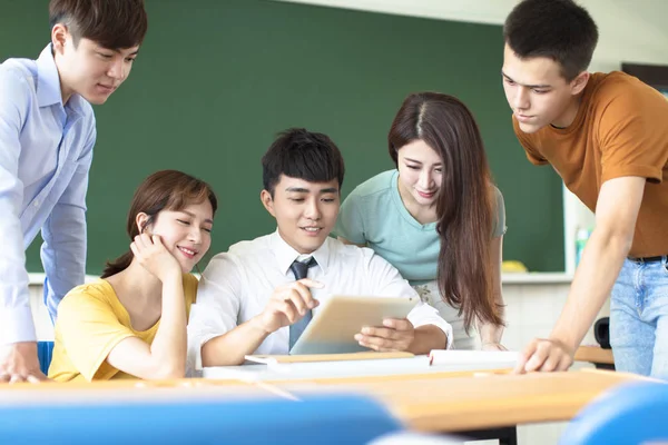 Teacher with group of college students in classroom — Stock Photo, Image