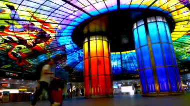 Formosa Boulevard İstasyonu'ndaki Işık Kubbesi, Kaohsiung metro sisteminin merkez istasyonu