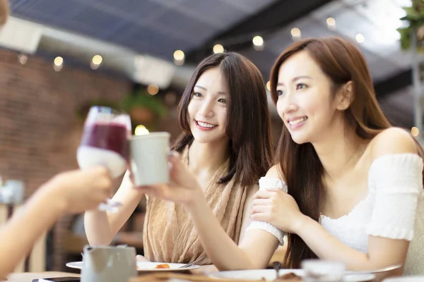 Happy Friends Celebrate with  Toast and Clink in Restaurant — Stock Photo, Image