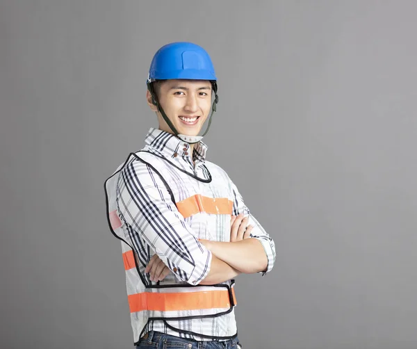 Sourire asiatique jeune homme construction travailleur — Photo