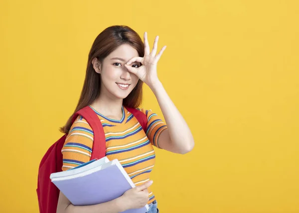 Portrét krásného asijského studenta s pohledem na gesto — Stock fotografie