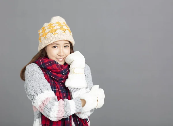 Young Beautiful Woman in winter clothes — Stock Photo, Image