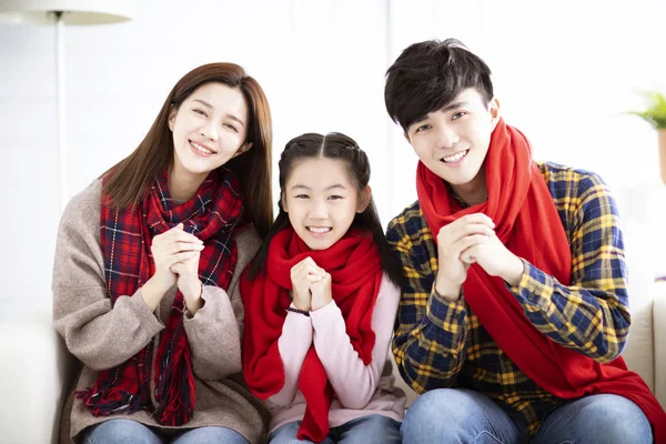 Šťastná Asijská rodina s gratulací gesto pro Čínu nové y — Stock fotografie